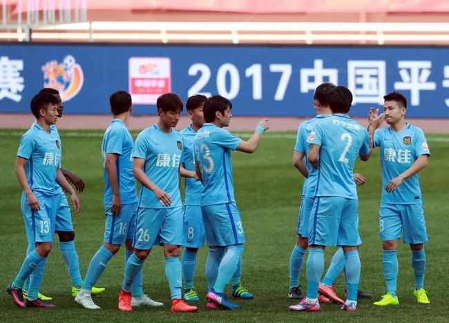 目前在英冠积分榜，斯旺西在24支球队中排在第17位。